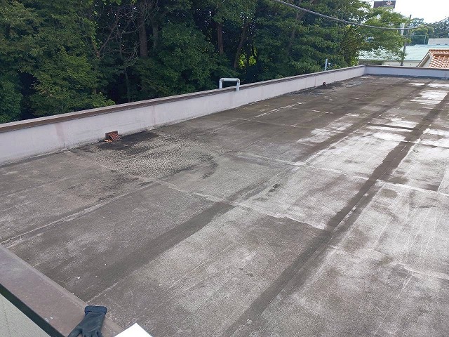 定期塗装が必須のシート防水